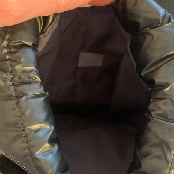 Wonderful Black Crossbody Hydro Bag w/Gold Accents. Holds water bottle & more! - Picture 5 of 11